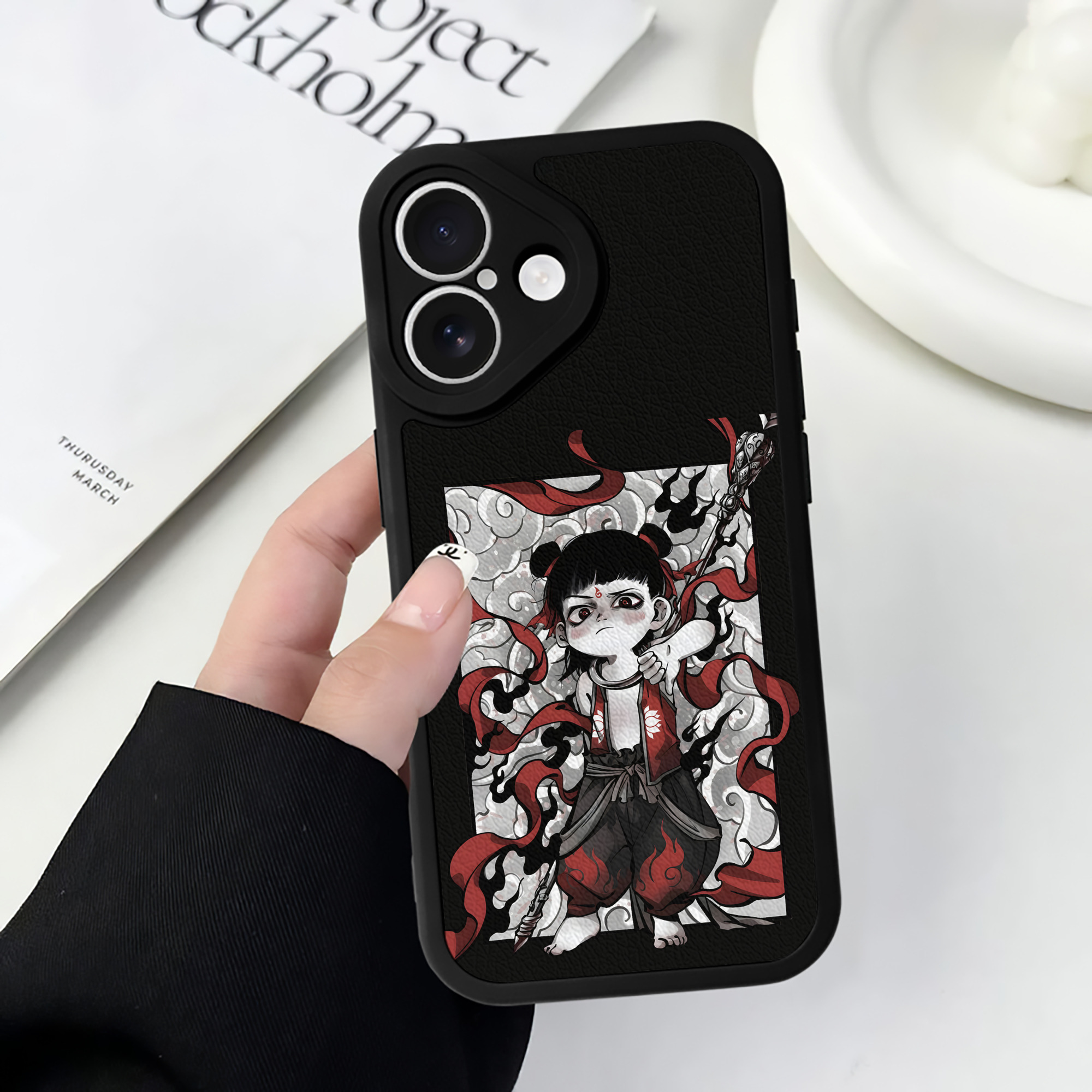（画像用） Ne Zha 2 ナタ 魔童の大暴れ 【iPhone 16シリーズ対応】シリコンスマホケース（レザー調） 材質：シリコン
